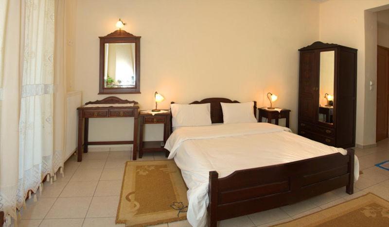 To Balkoni Tis Limnis Plastira Neochori  Chambre photo